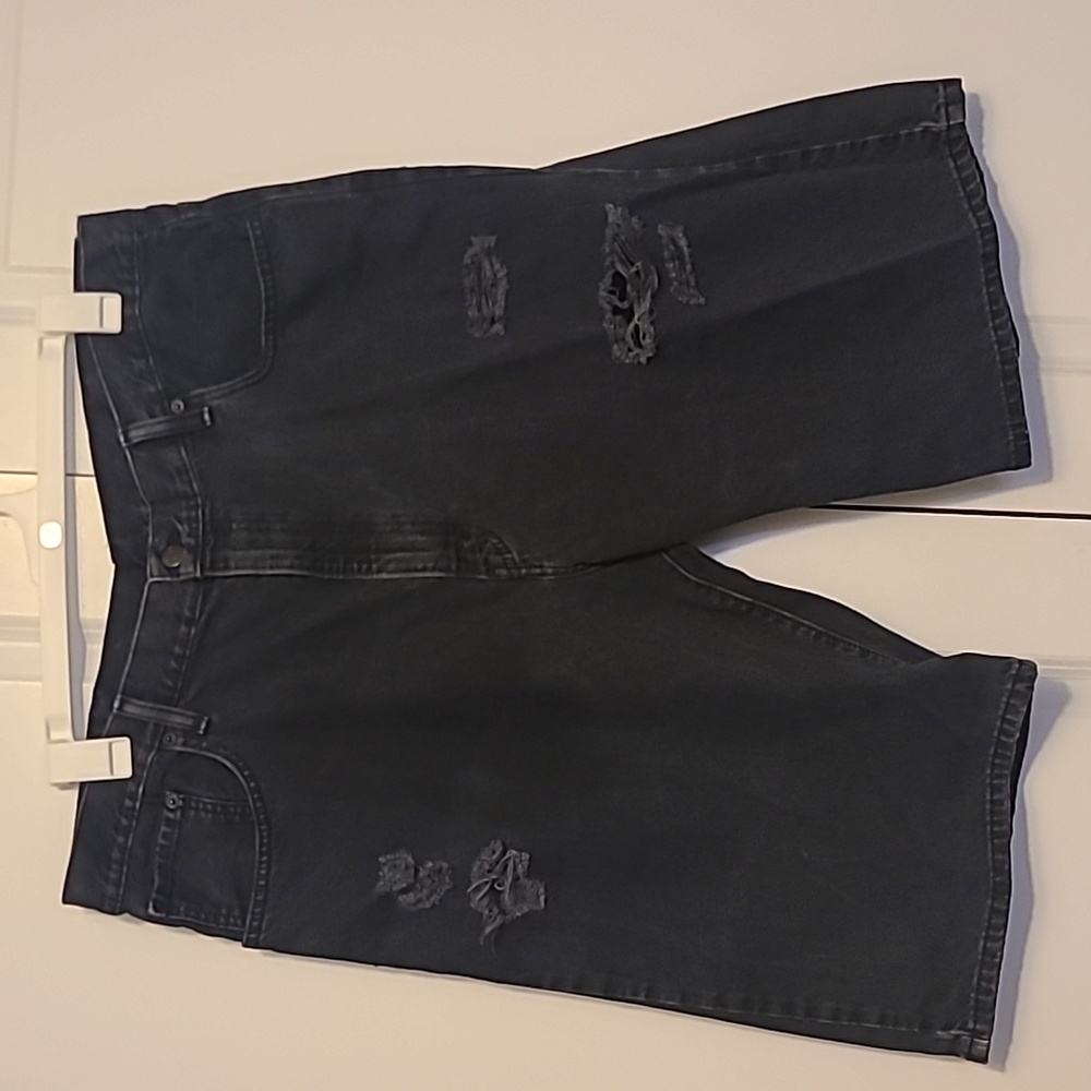 Levi's 569 distressed denim shorts sz 40